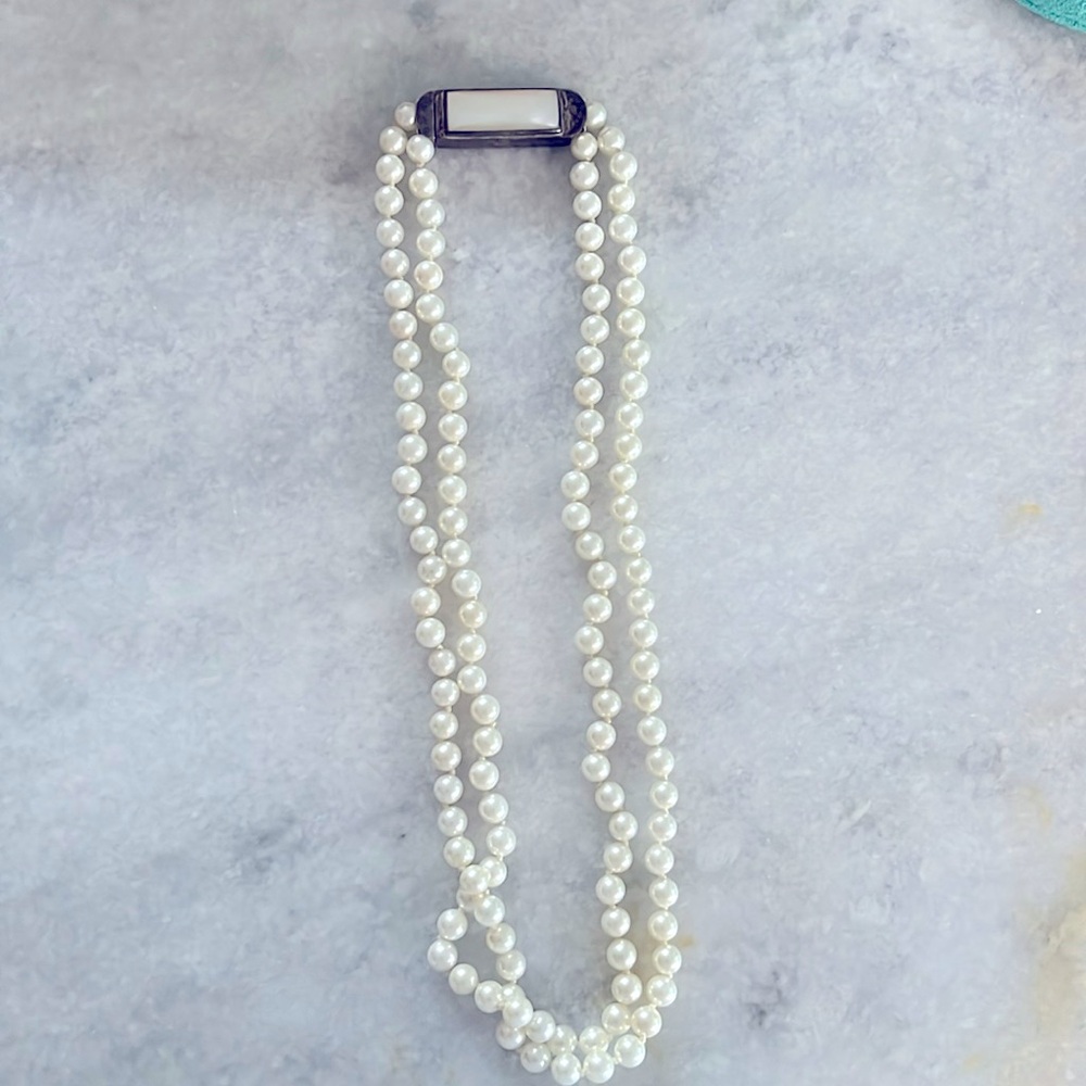 Double strand pearl necklace with mother of pearl clasp